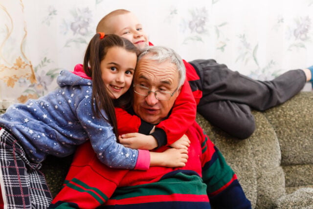 https://www.magnific.com/premium-photo/grandfather-spends-time-with-grandchildren-living-room_26657884.htm#from_element=cross_selling__photo