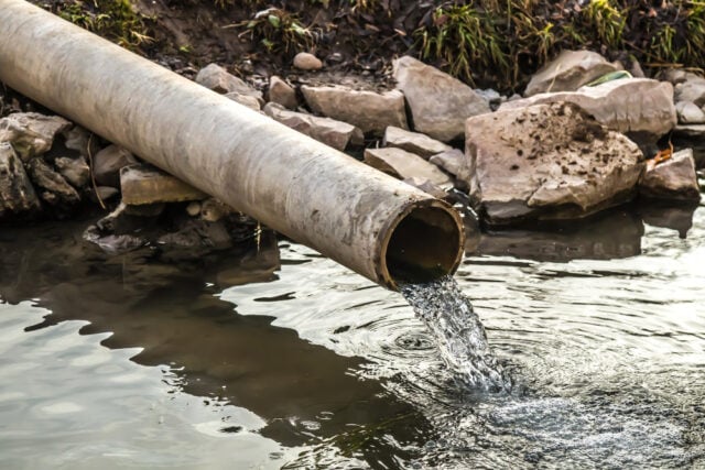 https://www.magnific.com/premium-photo/sewer-pipe-discharges-sewage-into-river-city_79491200.htm#fromView=image_search&page=1&position=11&uuid=31d40742-4ec1-4edf-92c6-bb134741c30b
