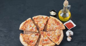 https://www.magnific.com/free-photo/sliced-hot-mozzarella-pizza-wooden-board-with-garlic-oil-sauce_17186277.htm#fromView=search&page=3&position=45&uuid=30c09c46-62a1-49ad-b9af-f08f60be8beb&query=hot+pizza