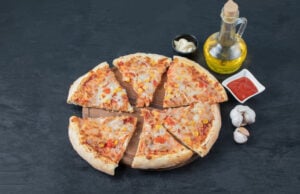 https://www.magnific.com/free-photo/sliced-hot-mozzarella-pizza-wooden-board-with-garlic-oil-sauce_17186277.htm#fromView=search&page=3&position=45&uuid=30c09c46-62a1-49ad-b9af-f08f60be8beb&query=hot+pizza