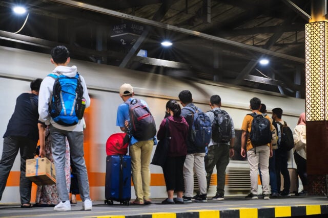 https://www.magnific.com/premium-photo/crowds-passengers-waiting-night-train-yogyakarta-train-station-october-25-2023_107929973.htm#from_element=cross_selling__photo