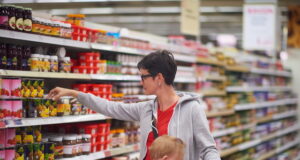 https://www.vecteezy.com/photo/31060036-mother-with-baby-in-shopping