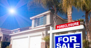 https://www.vecteezy.com/photo/16449553-red-foreclosure-for-sale-real-estate-sign-and-house