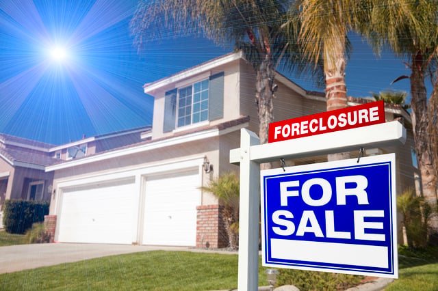 https://www.vecteezy.com/photo/16449553-red-foreclosure-for-sale-real-estate-sign-and-house