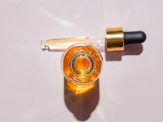 https://www.vecteezy.com/photo/9982091-unbranded-serum-bottle-top-view-on-pink-background-vitamin-c-acid-oil-serum-with-retinol-and-peptides-skin-care-product-mockup-packaging-cosmetic-design-branding