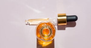 https://www.vecteezy.com/photo/9982091-unbranded-serum-bottle-top-view-on-pink-background-vitamin-c-acid-oil-serum-with-retinol-and-peptides-skin-care-product-mockup-packaging-cosmetic-design-branding