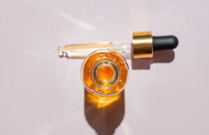 https://www.vecteezy.com/photo/9982091-unbranded-serum-bottle-top-view-on-pink-background-vitamin-c-acid-oil-serum-with-retinol-and-peptides-skin-care-product-mockup-packaging-cosmetic-design-branding