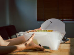 https://www.vecteezy.com/photo/21918970-woman-hands-organizing-folder-on-a-desk-at-home