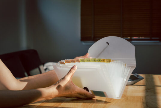 https://www.vecteezy.com/photo/21918970-woman-hands-organizing-folder-on-a-desk-at-home