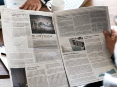 https://www.magnific.com/free-photo/business-people-reading-newspaper_2767724.htm#fromView=search&page=1&position=1&uuid=ab3815a2-32bb-47bd-a078-3b4e97d369d3&query=newspaper