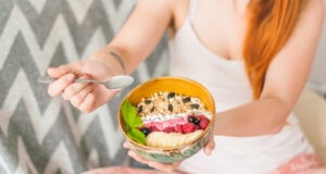 How Does the 30/30/30 Morning Routine Help With Weight Loss? https://www.magnific.com/free-photo/close-up-woman-showing-homemade-oatmeal-granola-with-berries-banana-bowl_3347269.htm#fromView=search&page=1&position=45&uuid=031ba63e-9d08-418e-ab43-4b56d3400623&query=person+high+protein+breakfast