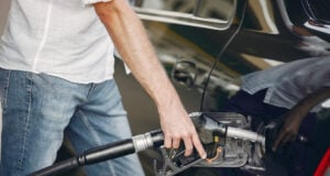https://www.magnific.com/free-photo/handsome-man-pours-gasoline-into-tank-car_5912242.htm#fromView=search&page=1&position=5&uuid=5f7e994f-fc8b-4654-b9b9-3010cfb26478&query=pumping+gas