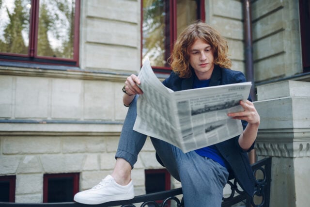 https://www.magnific.com/free-photo/hipster-with-newspaper_7091679.htm#fromView=search&page=1&position=11&uuid=65567e08-effa-452e-bbf9-256aece754bc&query=newspaper