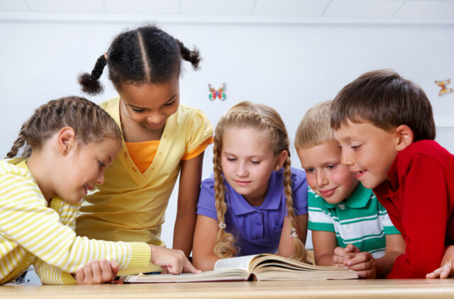 https://www.magnific.com/free-photo/schoolchildren-reading-library_867818.htm#fromView=search&page=1&position=2&uuid=4638832a-e5e5-49a4-9530-2a3651cd1a37&query=primary+kids