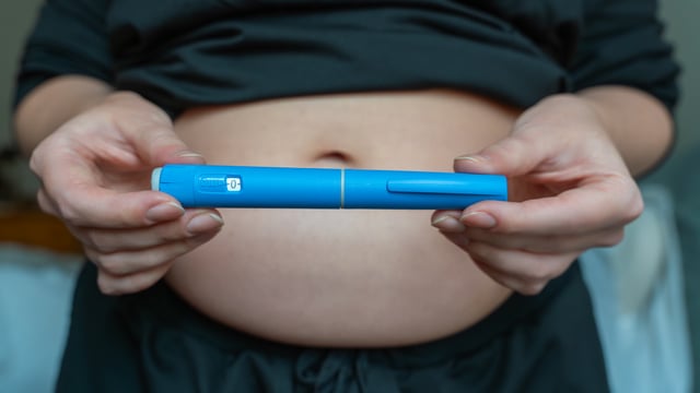 https://www.vecteezy.com/photo/77260366-glp-1-injection-pen-held-by-woman-in-front-of-abdomen-weight-management-concept