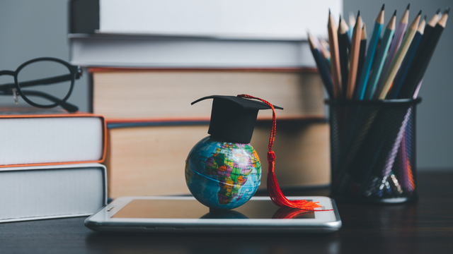 https://www.vecteezy.com/photo/24269342-graduation-cap-with-earth-globe-concept-of-global-business-study-abroad-educational-back-to-school-education-in-global-world-study-abroad-business-in-universities-in-worldwide-language-study