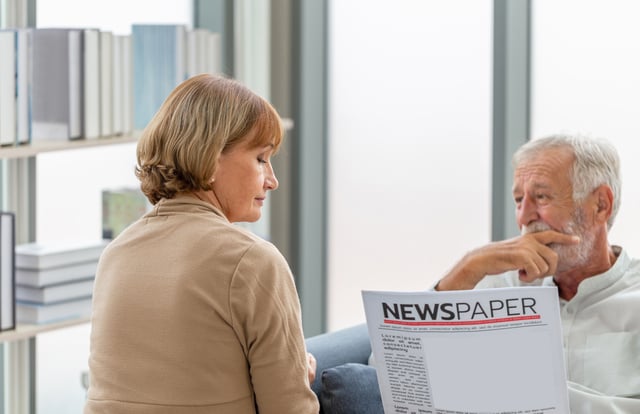 Portrait of senior couple in living room, Elderly woman and a ma https://www.vecteezy.com/photo/6848162-portrait-of-senior-couple-in-living-room-elderly-woman-and-a-man-reading-a-newspaper-on-cozy-sofa-at-home-family-concepts
