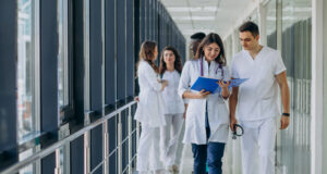 https://www.magnific.com/free-photo/team-young-specialist-doctors-standing-corridor-hospital_7869339.htm#fromView=search&page=1&position=14&uuid=8b12cba7-c37e-4c9c-9b90-98be8205a088&query=medical+center
