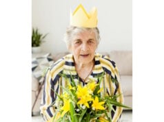 https://www.magnific.com/free-photo/portrait-grandmother-holding-flowers_9149098.htm#fromView=search&page=1&position=31&uuid=c9c97719-95e7-48f2-b99e-3ef1787ebe42&query=centenarian