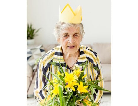 https://www.magnific.com/free-photo/portrait-grandmother-holding-flowers_9149098.htm#fromView=search&page=1&position=31&uuid=c9c97719-95e7-48f2-b99e-3ef1787ebe42&query=centenarian