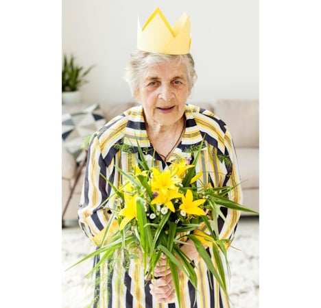 https://www.magnific.com/free-photo/portrait-grandmother-holding-flowers_9149098.htm#fromView=search&page=1&position=31&uuid=c9c97719-95e7-48f2-b99e-3ef1787ebe42&query=centenarian