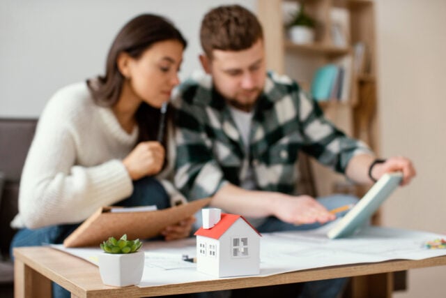 2148889745 https://www.magnific.com/free-photo/medium-shot-blurry-couple-indoors_12977478.htm#fromView=search&page=1&position=25&uuid=11c3ec77-3c4e-4ad7-9a11-5b4017379b6d&query=mortgage+refinancing