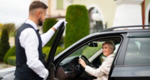 https://www.magnific.com/free-photo/parking-valet-helping-woman-park-her-car_34804617.htm#fromView=search&page=1&position=4&uuid=b5185d33-7921-4856-9014-b0b2e741dcd2&query=valet+parking