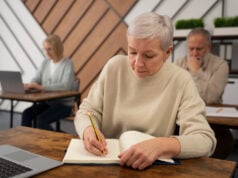 https://www.magnific.com/free-photo/senior-person-school-class-with-notebook_37446919.htm#fromView=search&page=1&position=38&uuid=b52d3eda-7b55-46a2-b214-d4e82027e7c8&query=elder+in+class