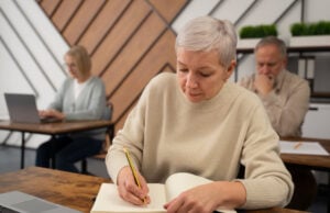 https://www.magnific.com/free-photo/senior-person-school-class-with-notebook_37446919.htm#fromView=search&page=1&position=38&uuid=b52d3eda-7b55-46a2-b214-d4e82027e7c8&query=elder+in+class