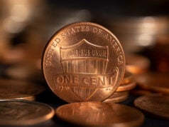 https://www.magnific.com/free-photo/still-life-dollar-coins-scattered_66069127.htm#fromView=search&page=3&position=4&uuid=96e0e267-93b3-41b6-b83a-291e7710d2dc&query=pennies