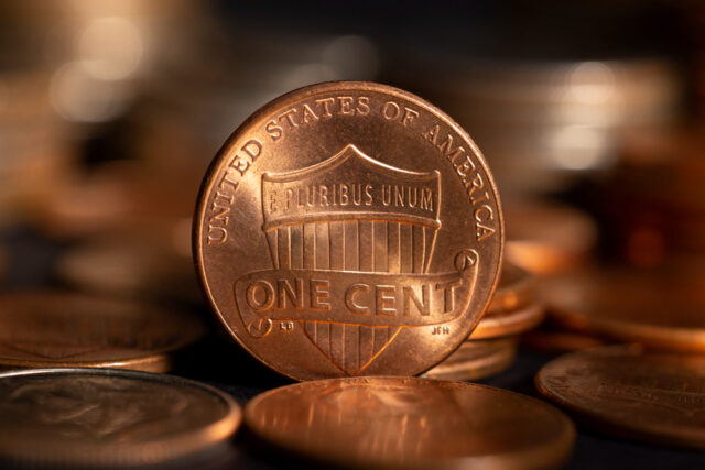 https://www.magnific.com/free-photo/still-life-dollar-coins-scattered_66069127.htm#fromView=search&page=3&position=4&uuid=96e0e267-93b3-41b6-b83a-291e7710d2dc&query=pennies