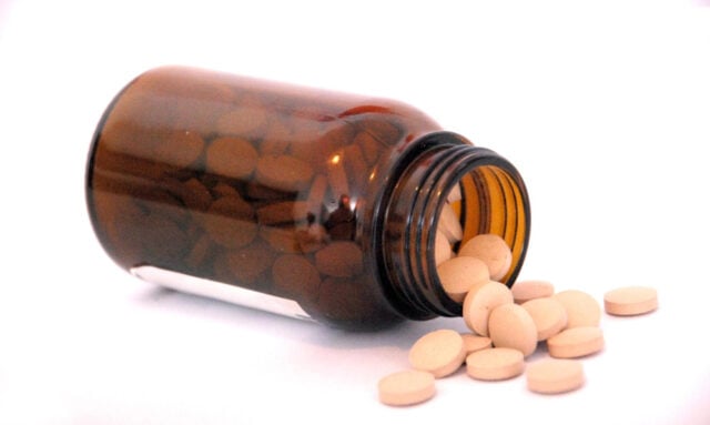 31070 https://www.magnific.com/premium-photo/pills-bottle_283362165.htm#from_element=cross_selling__photo
