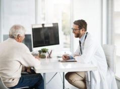 https://www.magnific.com/premium-photo/i-will-everything-my-power-help-you-cropped-shot-confident-young-male-doctor-consulting-senior-patient-inside-doctors-office_28009570.htm#fromView=search&page=1&position=8&uuid=b115e28d-26bb-4e0b-984d-91d9e0affd4b&query=doctors+patient