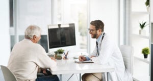 https://www.magnific.com/premium-photo/i-will-everything-my-power-help-you-cropped-shot-confident-young-male-doctor-consulting-senior-patient-inside-doctors-office_28009570.htm#fromView=search&page=1&position=8&uuid=b115e28d-26bb-4e0b-984d-91d9e0affd4b&query=doctors+patient