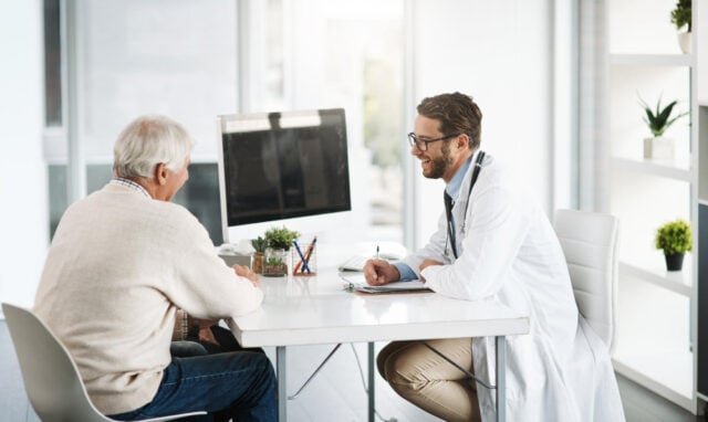 https://www.magnific.com/premium-photo/i-will-everything-my-power-help-you-cropped-shot-confident-young-male-doctor-consulting-senior-patient-inside-doctors-office_28009570.htm#fromView=search&page=1&position=8&uuid=b115e28d-26bb-4e0b-984d-91d9e0affd4b&query=doctors+patient
