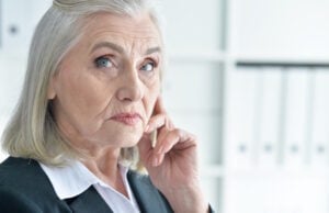 What Is “Pinky Time,” and Can It Really Boost Brain Health? https://www.magnific.com/premium-photo/emotional-old-businesswoman-office_57344153.htm#fromView=search&page=2&position=5&uuid=381c27f3-6739-4073-b3cb-220002f4c214&query=senior+person+distracted+stare