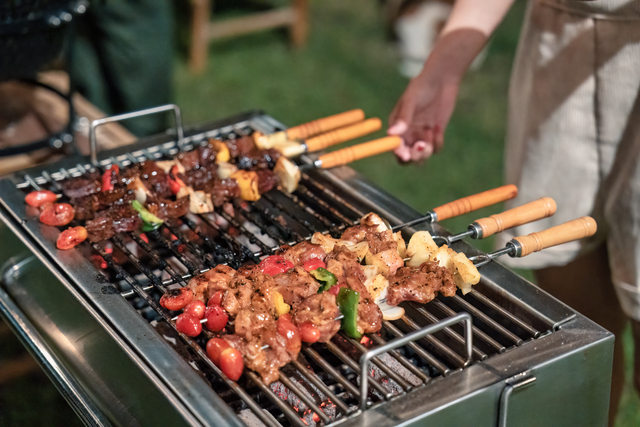 https://www.vecteezy.com/photo/18726643-barbeque-skewers-meat-with-vegetable-grilling-on-charcoal-bbq-grill-in-backyard