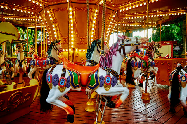 Horse carousel at amusement park https://www.vecteezy.com/photo/25478559-horse-carousel-at-amusement-park