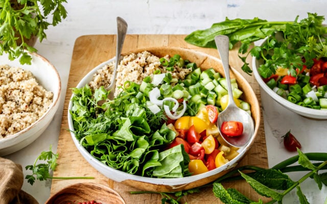 https://www.magnific.com/free-photo/preparing-plant-based-recipe-idea_16245779.htm#fromView=search&page=1&position=11&uuid=55cbac59-d8e4-4773-b6a3-fc22dda9b0d9&track=ais_hybrid&query=vegan+meal