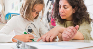 https://www.magnific.com/free-photo/mother-helping-girl-with-drawing_2483401.htm#fromView=search&page=1&position=45&uuid=773f7acb-fed7-459f-b02d-e5920d6ba805&track=ais_hybrid&query=special+ed+class
