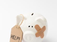 https://www.magnific.com/free-photo/broken-piggy-bank-asking-help_7870553.htm#fromView=search&page=1&position=1&uuid=7aeecba4-be6f-419d-820c-9c85a3cd10e4&query=broken+piggy+bank