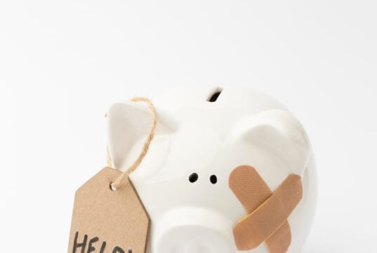 https://www.magnific.com/free-photo/broken-piggy-bank-asking-help_7870553.htm#fromView=search&page=1&position=1&uuid=7aeecba4-be6f-419d-820c-9c85a3cd10e4&query=broken+piggy+bank