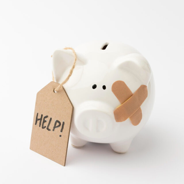 https://www.magnific.com/free-photo/broken-piggy-bank-asking-help_7870553.htm#fromView=search&page=1&position=1&uuid=7aeecba4-be6f-419d-820c-9c85a3cd10e4&query=broken+piggy+bank