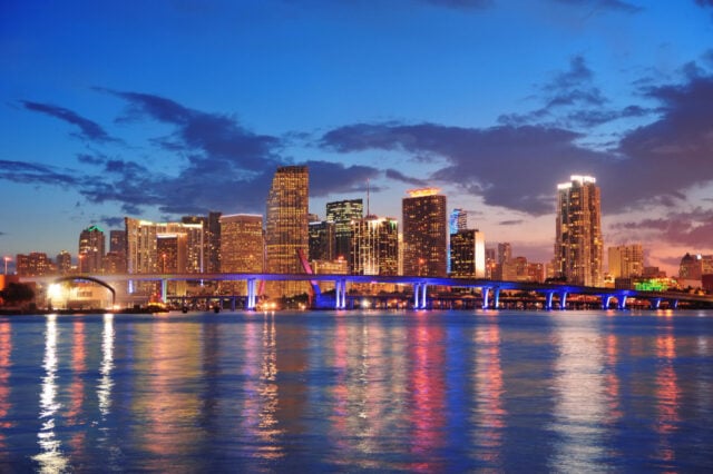 4750 https://www.magnific.com/free-photo/miami-night-scene_29453150.htm#fromView=search&page=1&position=16&uuid=98cb6613-850c-41a7-9592-bdc52e1c20b5&track=ais_hybrid&query=miami+condos