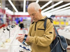 How Smartwatches Protect Aging Parents Without Overstepping Boundaries