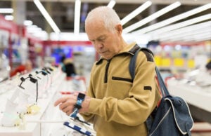 How Smartwatches Protect Aging Parents Without Overstepping Boundaries