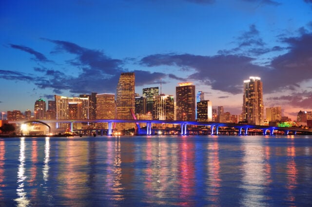Miami night scene https://www.magnific.com/free-photo/miami-south-beach-street_26921114.htm#fromView=search&page=1&position=18&uuid=d1937967-7627-4e1b-907f-8f327150c482&track=ais_hybrid&query=miami+beach