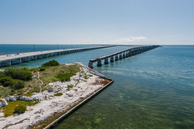 https://www.pexels.com/photo/long-bridge-cross-the-sea-9400874/