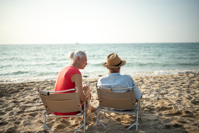 https://www.vecteezy.com/photo/22458909-a-couple-of-elderly-sitting-in-chairs-at-the-beach-watching-the-sun-and-the-sea-on-their-summer-vacation-and-they-smile-and-enjoy-their-vacation