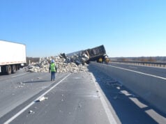 https://www.vecteezy.com/photo/60535252-a-truck-is-parked-on-the-side-of-the-road